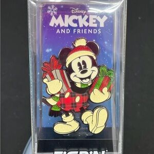 FiGPiN #1782 Mickey and Friends - Mickey Holiday Presents